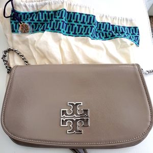 Tory Burch  ladies shoulder bag patent leather.